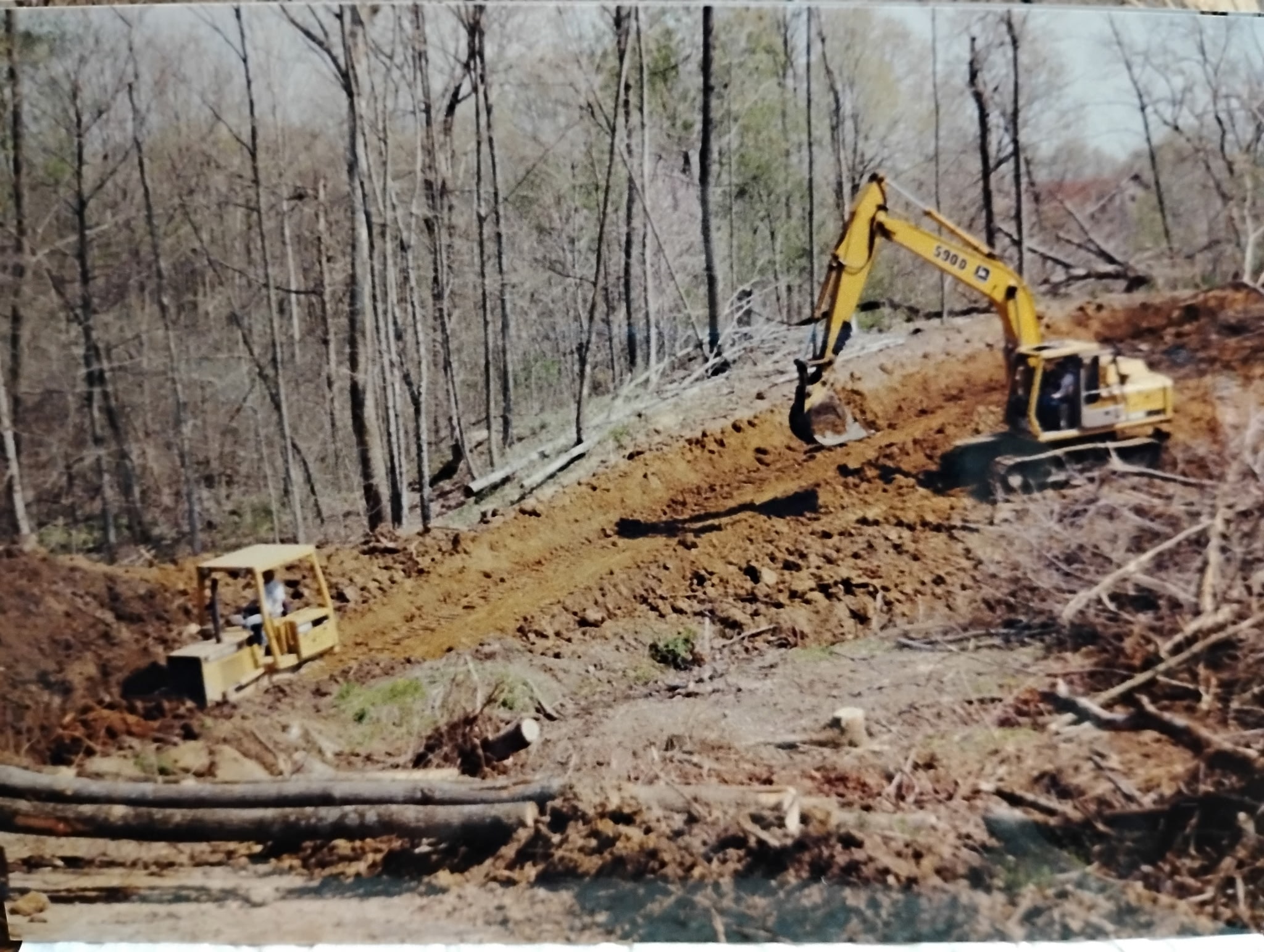 Mass earthmoving operation with tractor on open cut site